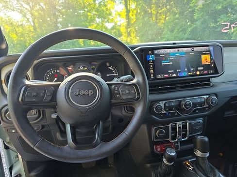Used 2024 Jeep Wrangler Unlimited AWD/4WD image 13