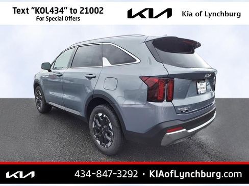 Used 2025 Kia Sorento S image 6