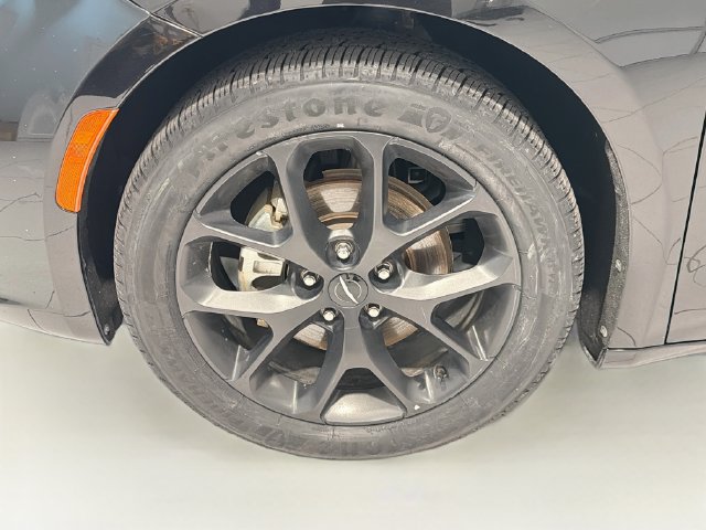 Used 2025 Chrysler Pacifica Limited FWD image 26