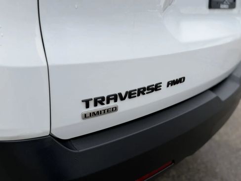Used 2024 Chevrolet Traverse RS image 50