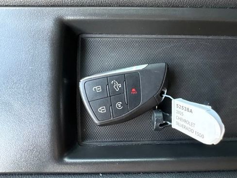 Used 2025 Chevrolet Silverado 1500 LT AWD/4WD image 54