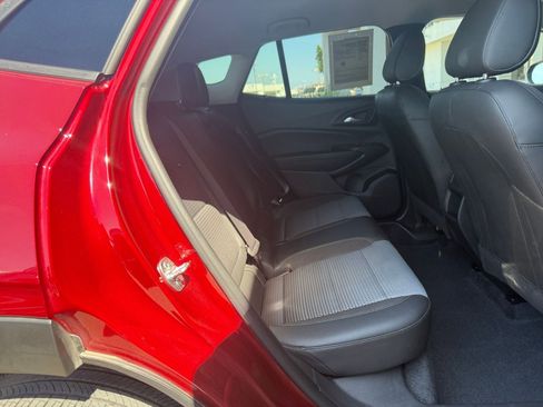Used 2025 Chevrolet Trax LT FWD image 40