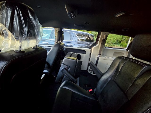Used 2017 Dodge Grand Caravan SXT FWD image 7