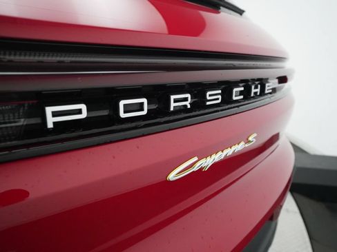 Certified 2025 Porsche Cayenne S AWD/4WD image 33