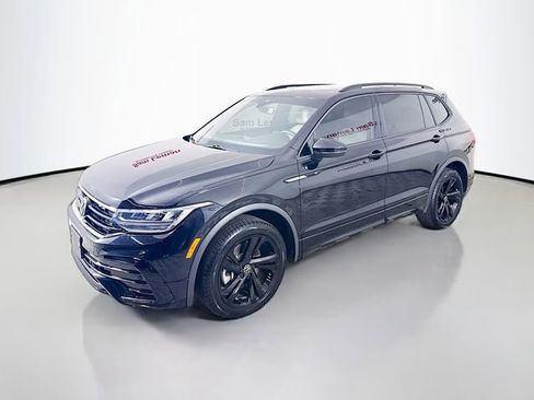 Used 2023 Volkswagen Tiguan SE R-Line image 3