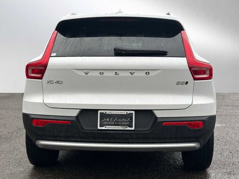 Used 2025 Volvo XC40 B5 Core w/ Protection Package Premier image 4