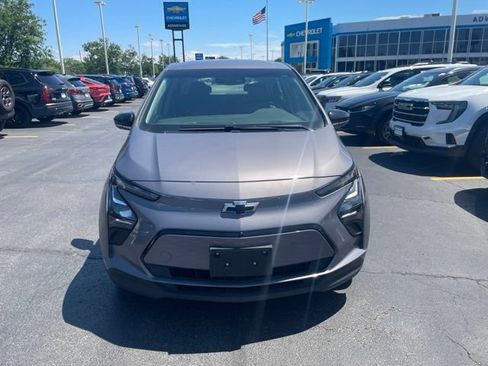 Used 2023 Chevrolet Bolt LT w/ Infotainment Package FWD image 6