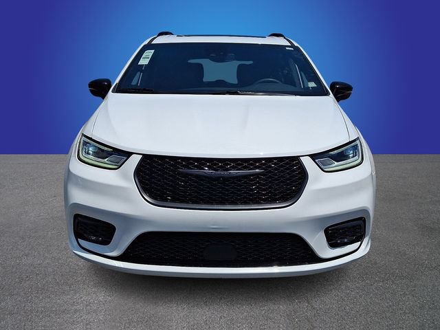 Used 2025 Chrysler Pacifica Limited FWD image 2