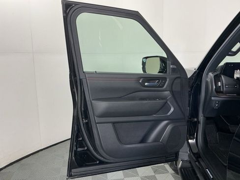 Used 2025 Nissan Armada Platinum image 20