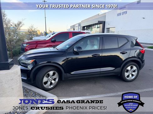Used 2020 Volvo XC40 T4 Momentum FWD image 1