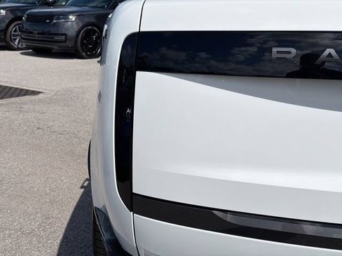 New 2026 Land Rover Range Rover Long Wheelbase SE AWD/4WD image 10
