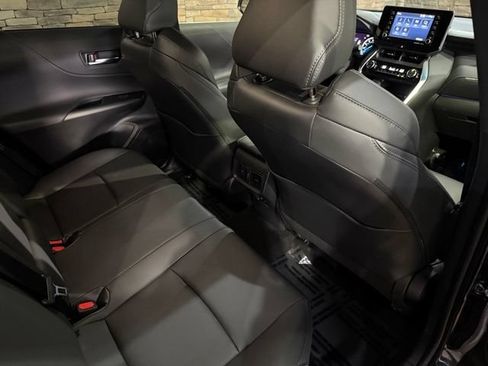 Used 2022 Toyota Venza XLE AWD/4WD image 33