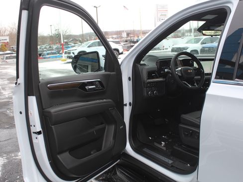 New 2026 Chevrolet Suburban High Country image 8