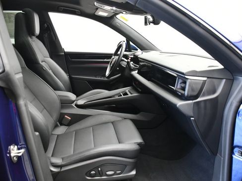 Certified 2025 Porsche Macan 4S Electric AWD/4WD image 52