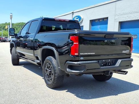Used 2024 Chevrolet Silverado 2500 High Country w/ Technology Package AWD/4WD image 3