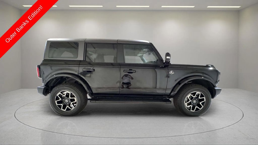 Used 2024 Ford Bronco Outer Banks AWD/4WD image 2