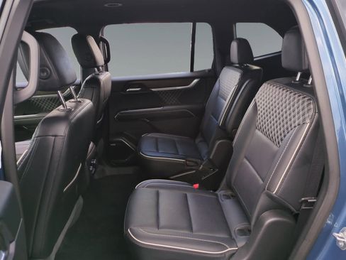 Used 2025 GMC Acadia Denali image 13