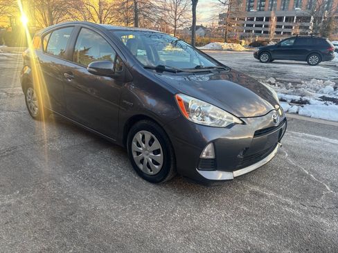 Used 2012 Toyota Prius C One image 3