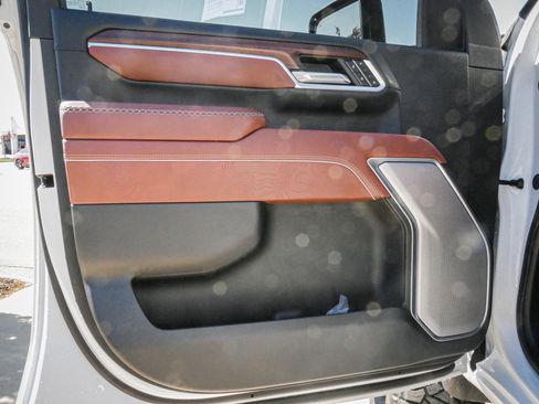 Used 2025 GMC Sierra 2500 Denali Ultimate image 14