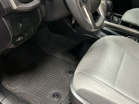 Used 2022 Toyota Tacoma SR5 w/ Technology Package RWD image 17
