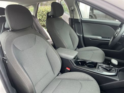 Used 2025 Kia K4 LXS image 35