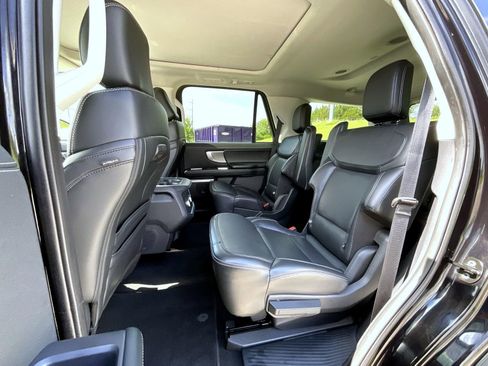 Used 2025 Ford Expedition Platinum AWD/4WD image 22