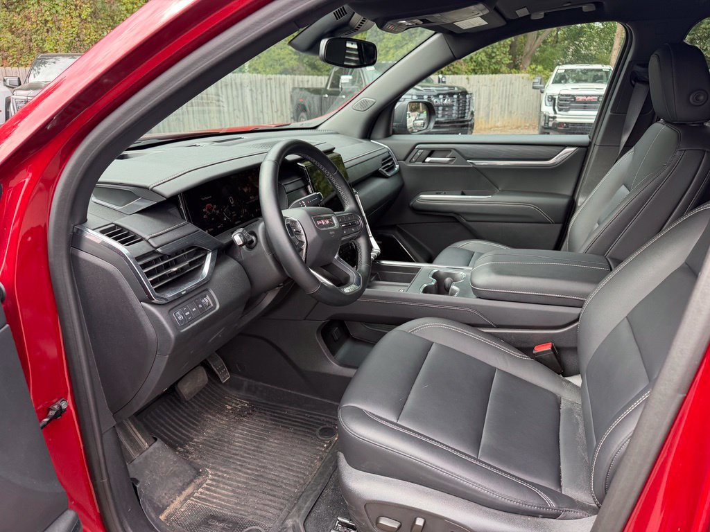 Used 2025 GMC Acadia Elevation w/ Elevation Premium Package AWD/4WD image 9