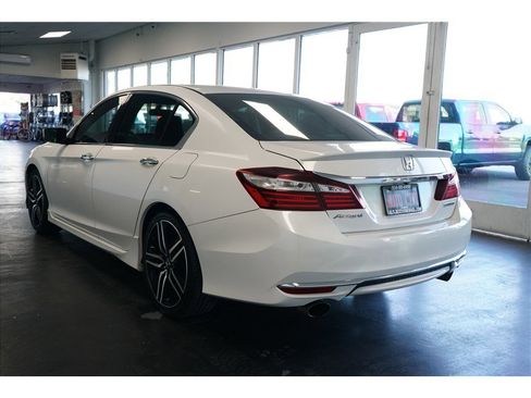 Used 2016 Honda Accord Sport image 5