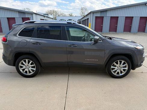 Used 2017 Jeep Cherokee Latitude AWD/4WD image 7