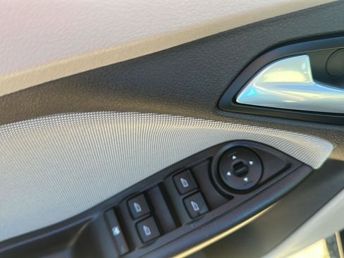 Used 2014 Ford Focus SE image 9