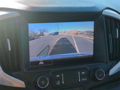 Used 2022 GMC Terrain SLT image 17