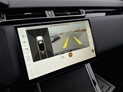 Used 2025 Land Rover Range Rover Velar Dynamic SE image 17