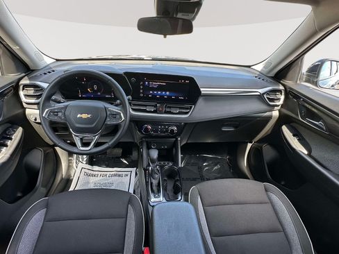 Used 2024 Chevrolet TrailBlazer LT w/ LT Cold Weather Package FWD image 7