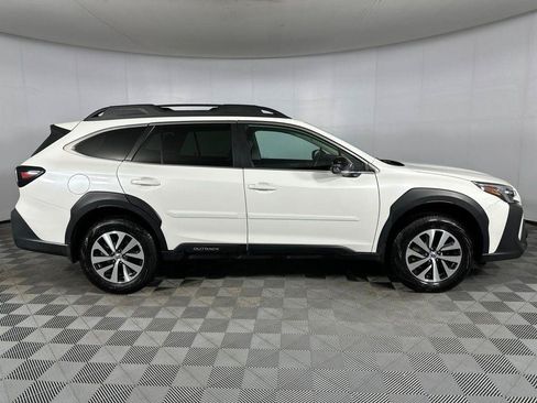 Used 2025 Subaru Outback Premium AWD/4WD image 4