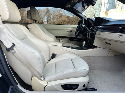 Used 2009 BMW 335i Convertible w/ Premium Pkg image 21