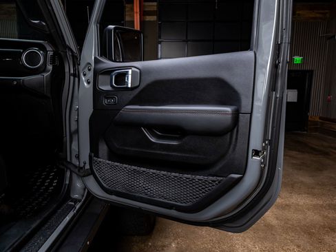 Used 2021 Jeep Wrangler Unlimited Rubicon w/ Trailer Tow Package image 37