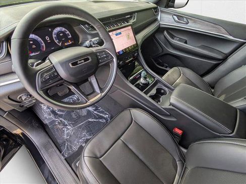 New 2025 Jeep Grand Cherokee Limited w/ Luxury Tech Group II image 3