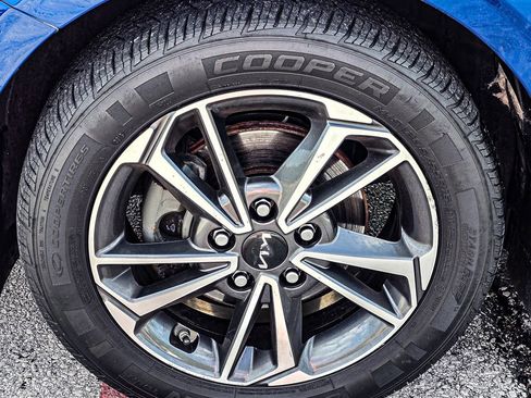 Used 2022 Kia Forte LXS w/ LXS Technology Package image 7