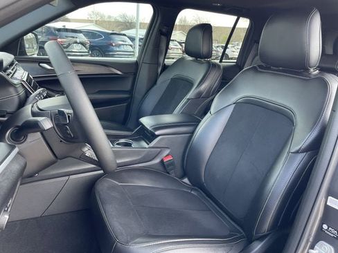 Used 2025 Jeep Grand Cherokee Altitude image 25