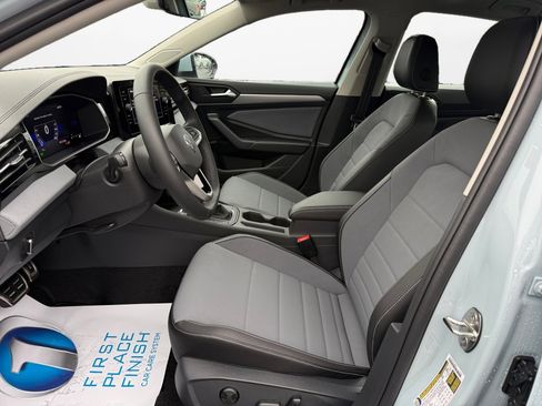 New 2026 Volkswagen Jetta SE image 9