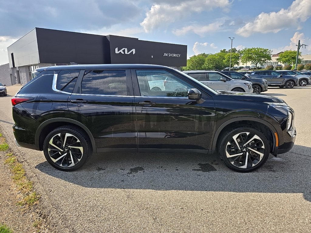 Used 2024 Mitsubishi Outlander SE AWD/4WD image 2