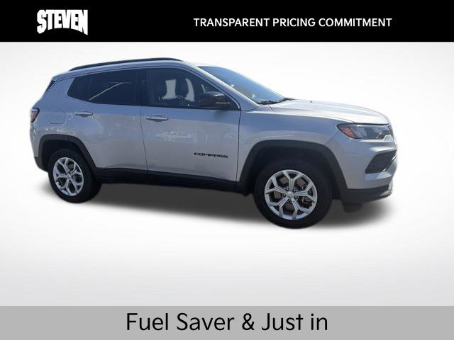 Used 2024 Jeep Compass Latitude AWD/4WD image 2