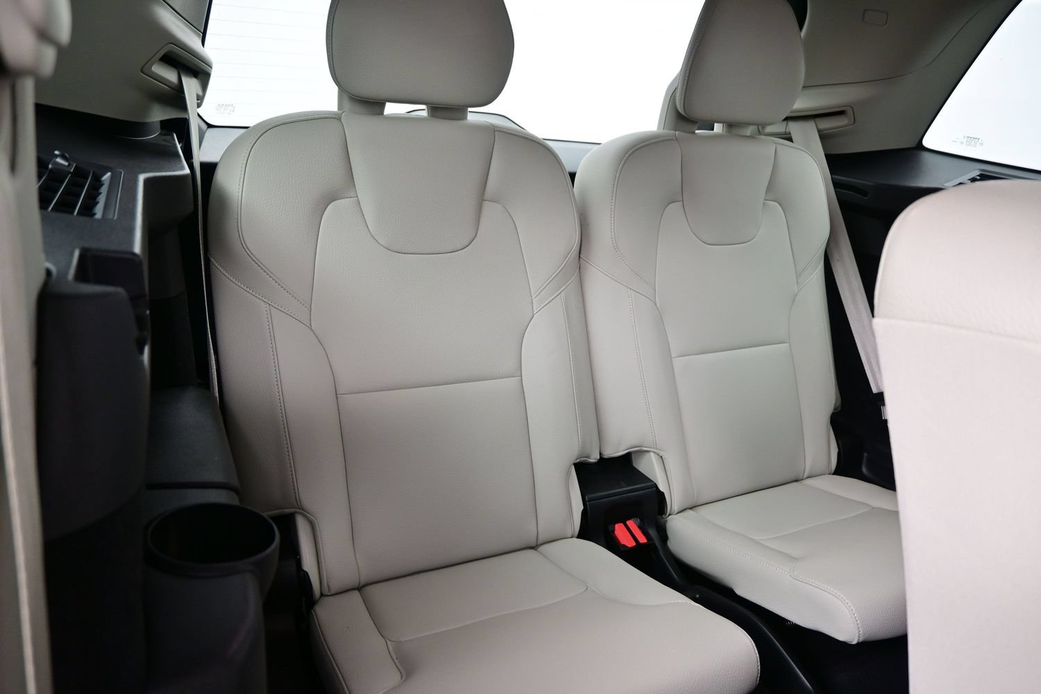 Used 2020 Volvo XC90 T6 Momentum w/ Protection Package Premier AWD/4WD image 17