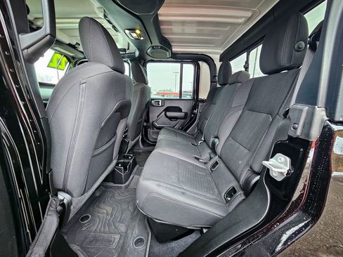 Certified 2022 Jeep Gladiator Willys image 29