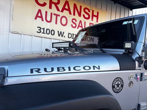 Used 2015 Jeep Wrangler Unlimited Rubicon w/ Connectivity Group AWD/4WD image 10