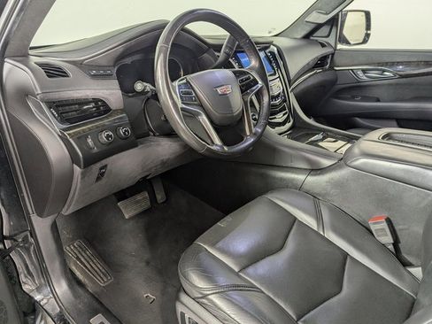 Used 2019 Cadillac Escalade Platinum image 7