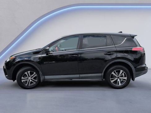 Used 2018 Toyota RAV4 LE w/ All Weather Liner Package AWD/4WD image 10
