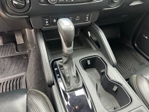 Used 2022 Nissan Frontier PRO-4X w/ Pro-4X Premium Package image 24