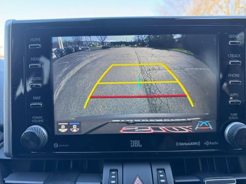 Used 2021 Toyota RAV4 XLE Premium image 25