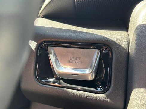 Used 2025 GMC Yukon Elevation image 11